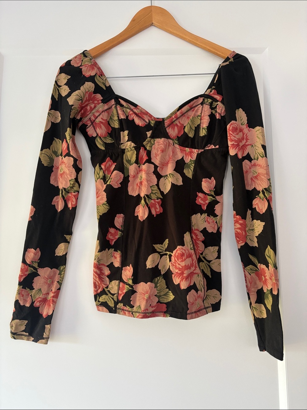 Aritzia Talula Black Long-Sleeve Sweetheart Floral Top